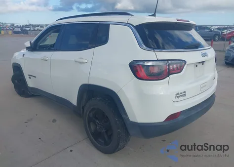 2017 Jeep New Compass Latitude 4X4 z USA, uszkodzony, nr VIN 3C4NJDBB6HT641838